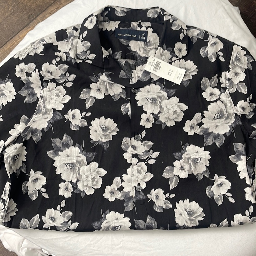 Men's Abercrombie & Fitch Short Sleeve Button Down Flower Shirt - Black Size L